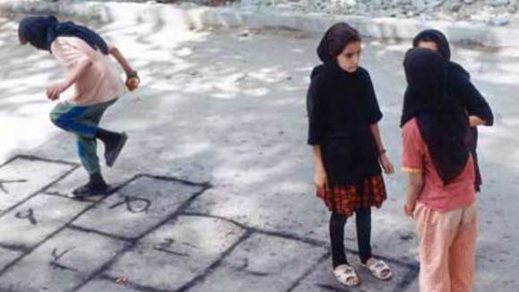 Photo from the movie The Apple [1998]