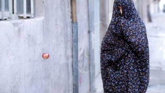 Photo from the movie The Apple [1998]