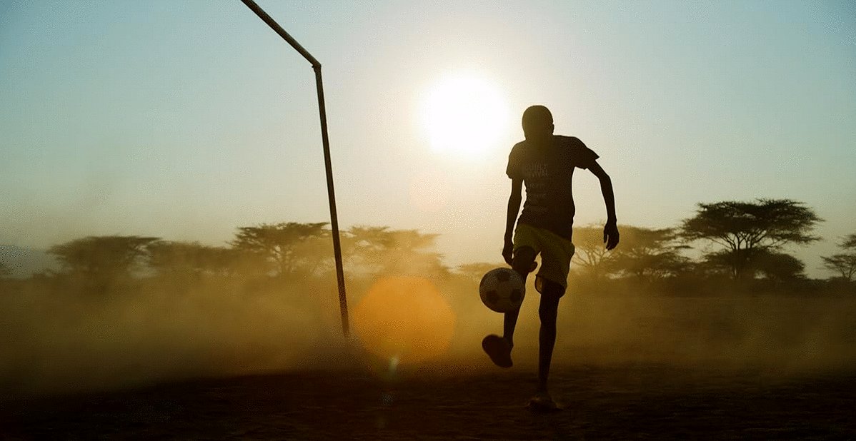 Photo from the movie Between the Rains [2023]