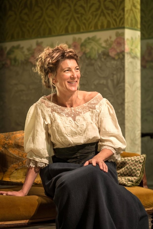 Photo du film A Woman of No Importance