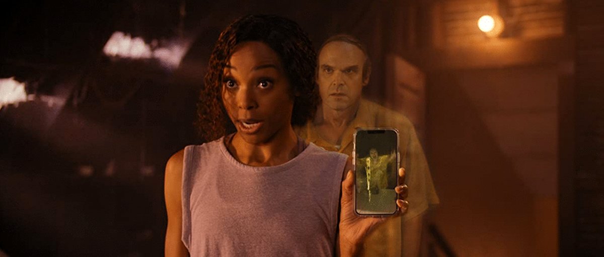 Photo from the movie We Have a Ghost