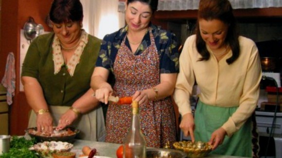 Photo from the movie Politiki kouzina [2003]