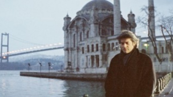 Photo from the movie Politiki kouzina [2003]