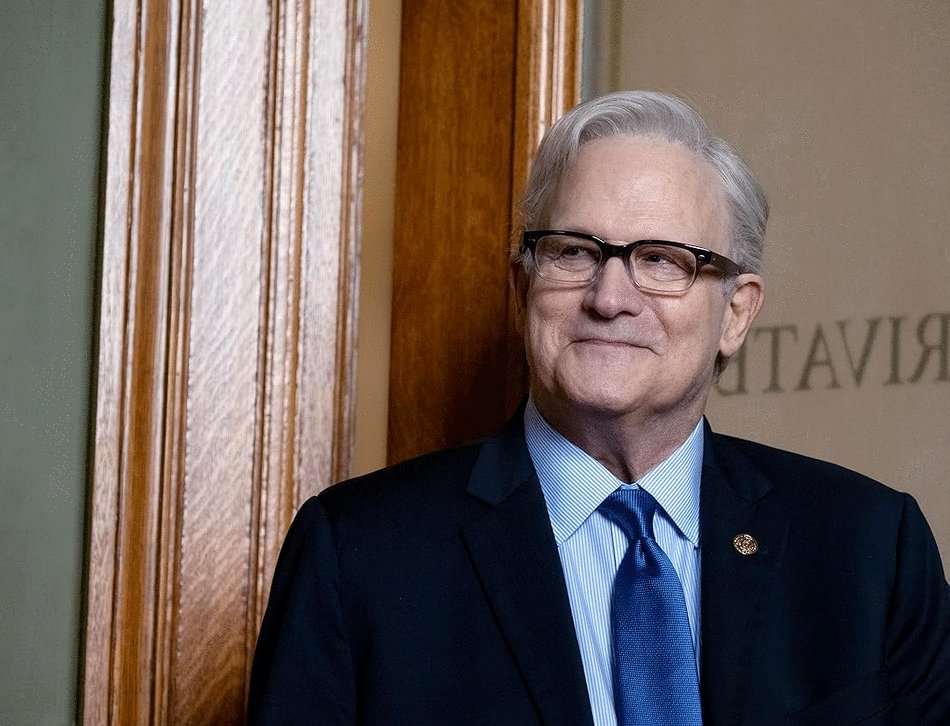 Photo from the movie Ella McCay v.f.