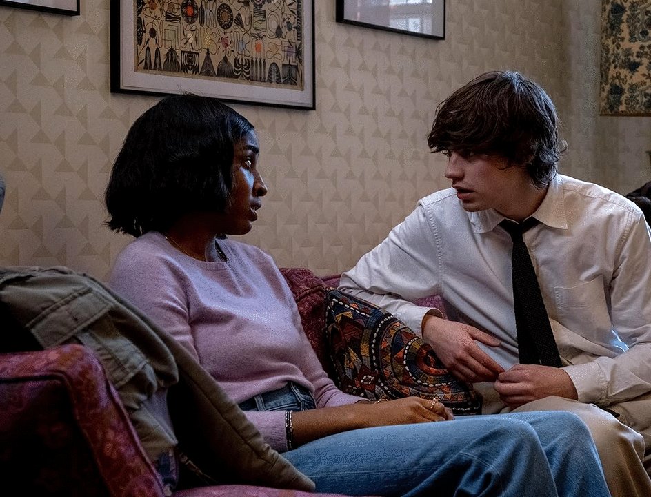 Photo from the movie Ella McCay v.f.