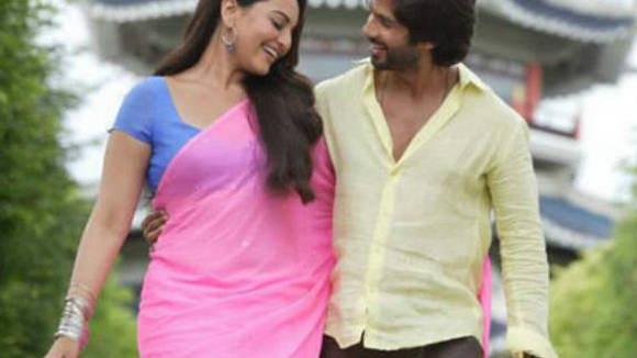 Photo from the movie R... Rajkumar [2013]