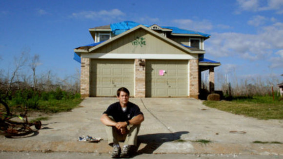 Photo from the movie Low and Behold [2007]