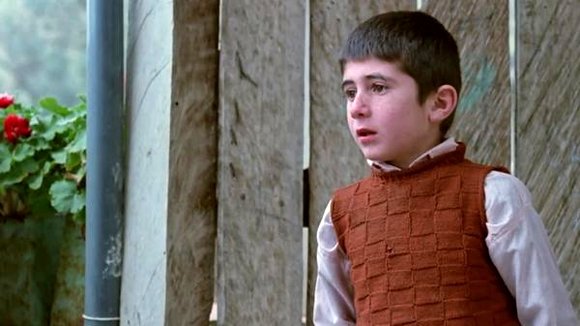 Photo from the movie Khane-ye doust kodjast?