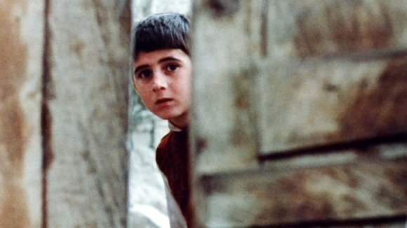 Photo from the movie Khane-ye doust kodjast?