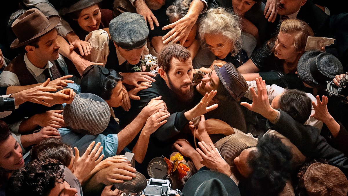 Photo du film L'Abbé Pierre: une vie de combats