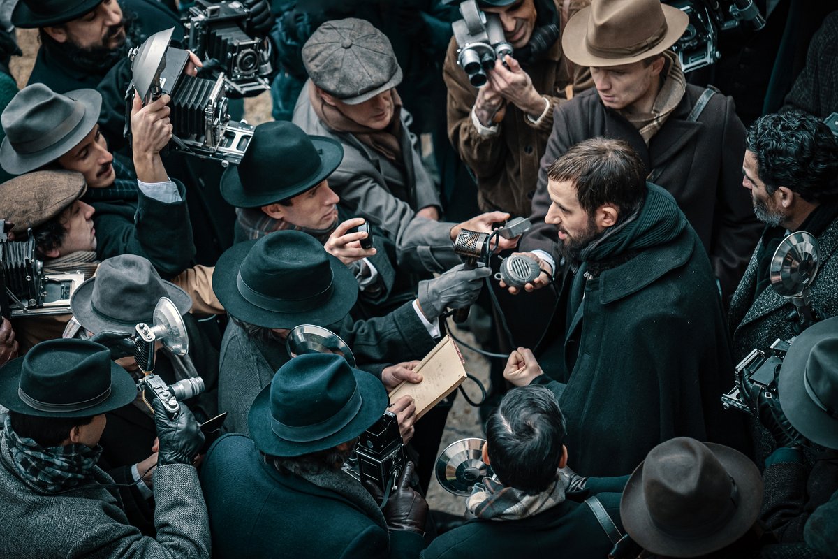 Photo du film L'Abbé Pierre: une vie de combats