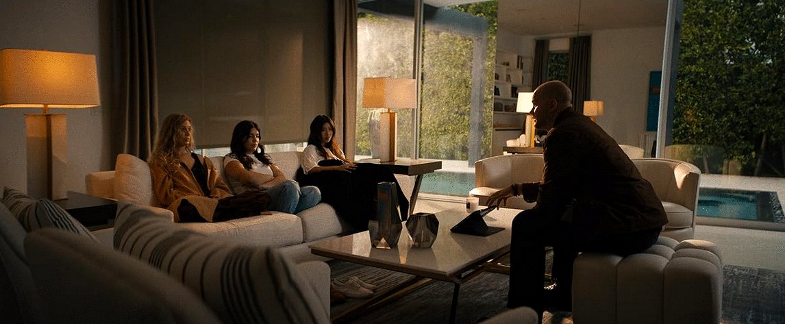 Photo from the movie The Mannequin [2025]