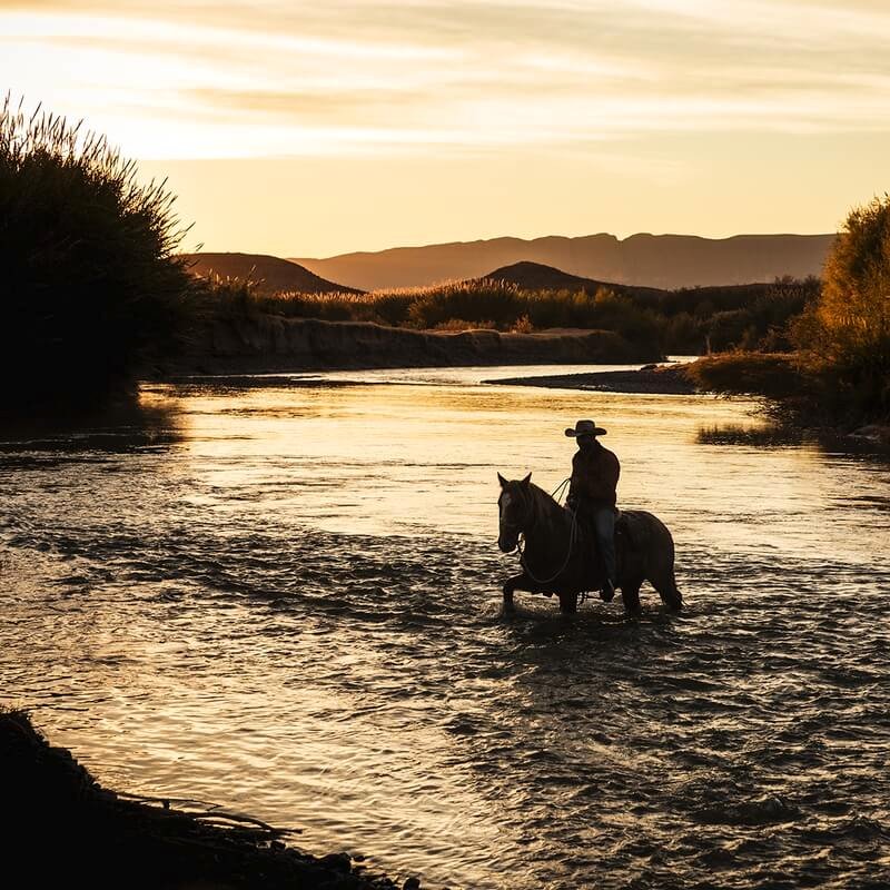 Photo from the movie The River and the Wall [2019]