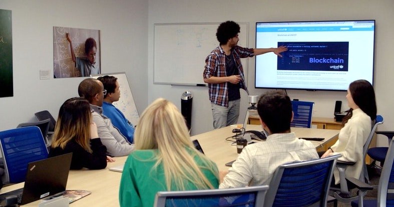 Photo du film Trust Machine: The Story of Blockchain