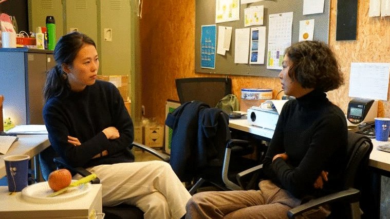 Photo from the movie The Woman Who Ran