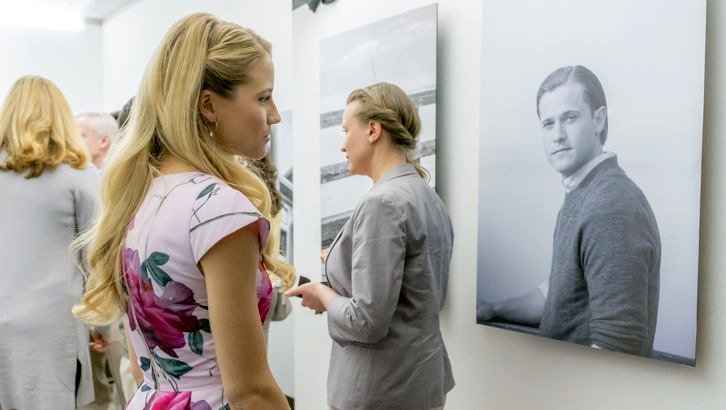 Photo from the movie Like Cats & Dogs