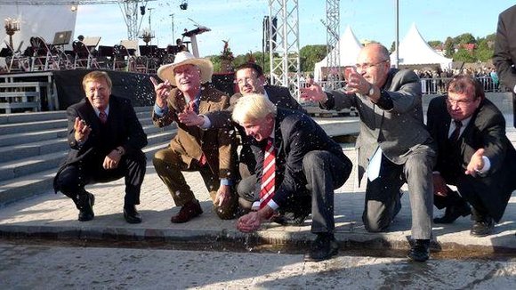 Photo from the movie Divine Location