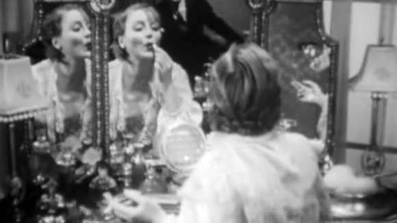 Photo from the movie The Kiss Before the Mirror