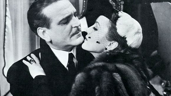 Photo from the movie The Kiss Before the Mirror