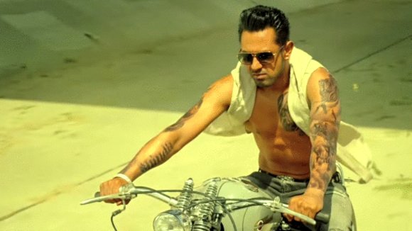 Photo from the movie Faraar [2015]