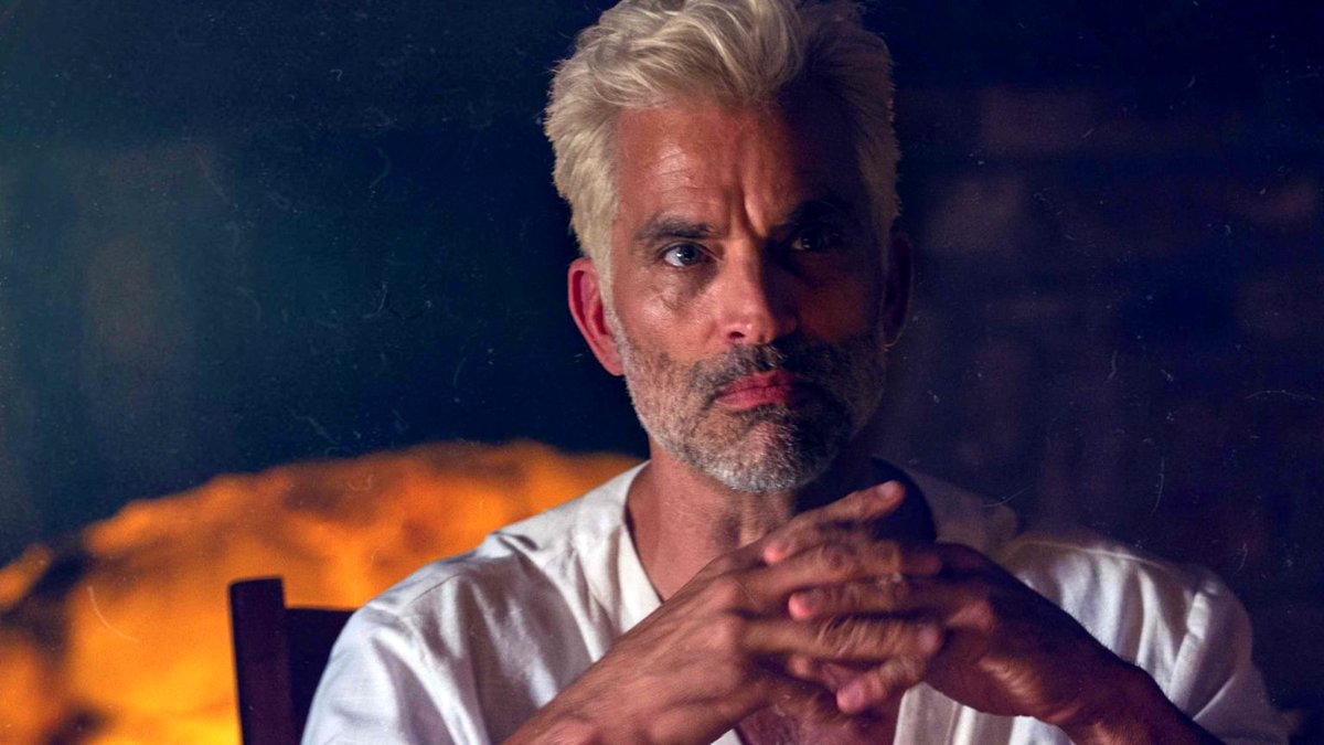 Photo from the movie Frank and Penelope [2022]