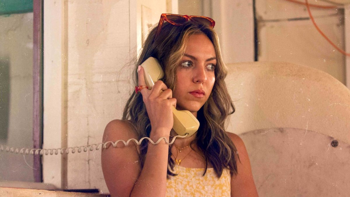 Photo from the movie Frank and Penelope [2022]