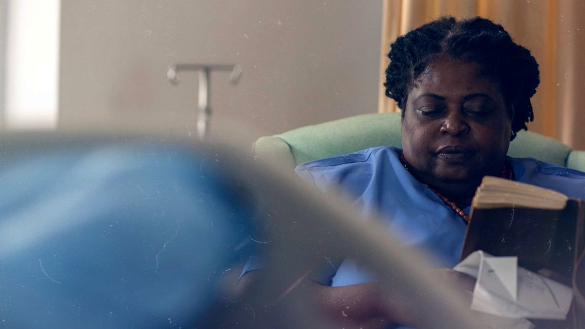 Photo from the movie Frank and Penelope [2022]