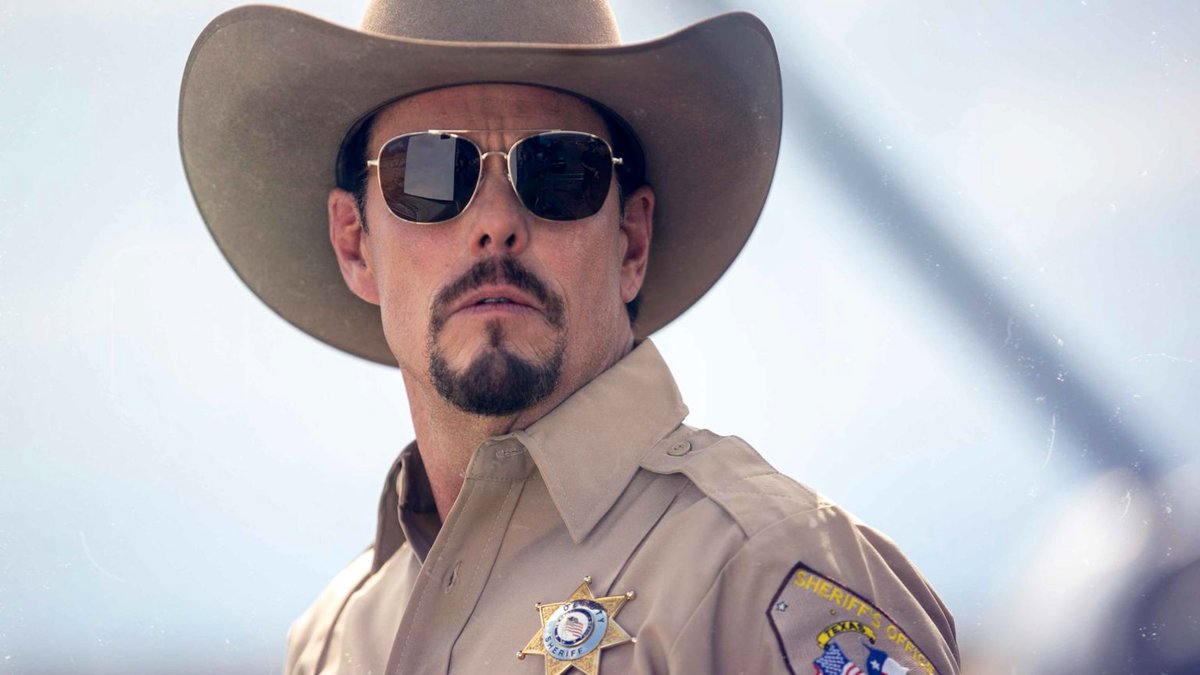 Photo from the movie Frank and Penelope [2022]