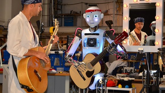 Photo from the movie Robots [2015]