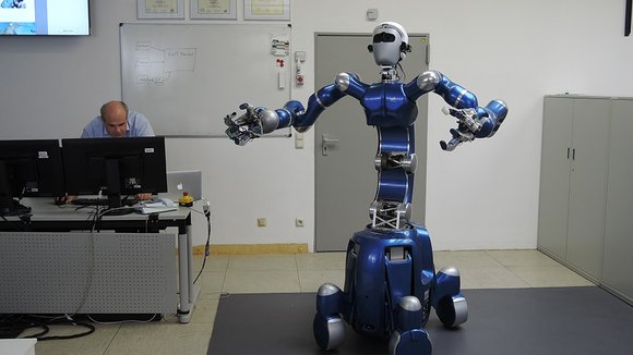 Photo from the movie Robots [2015]