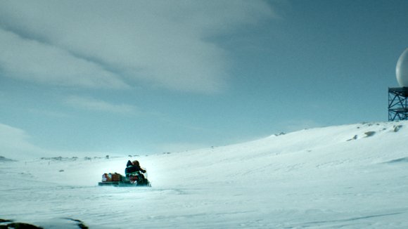 Photo from the movie Two Lovers and a Bear