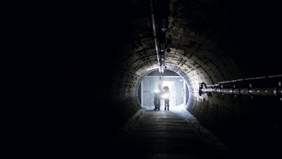 Photo from the movie Two Lovers and a Bear