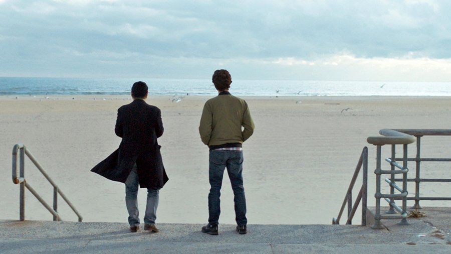 Photo du film Standing Up, Falling Down