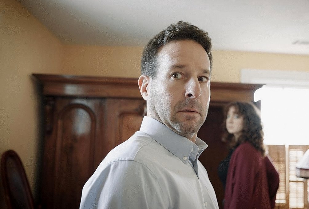 Photo from the movie For Sale