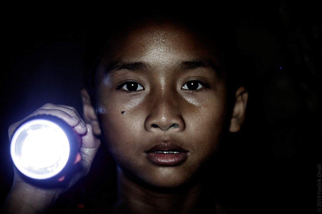 Photo from the movie The Cave [2019]