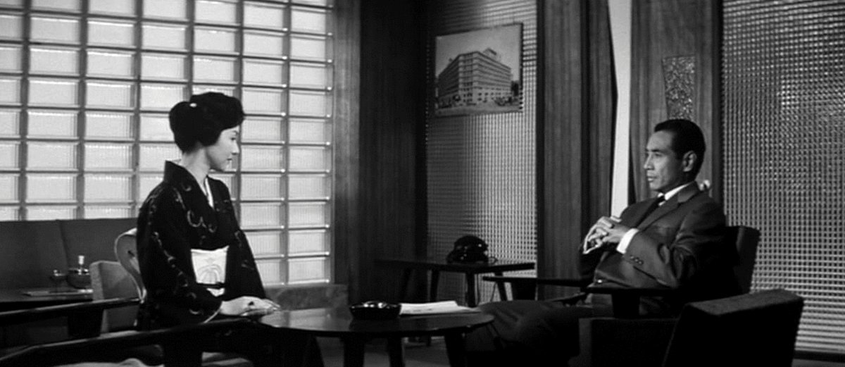 Photo du film When a Woman Ascends the Stairs