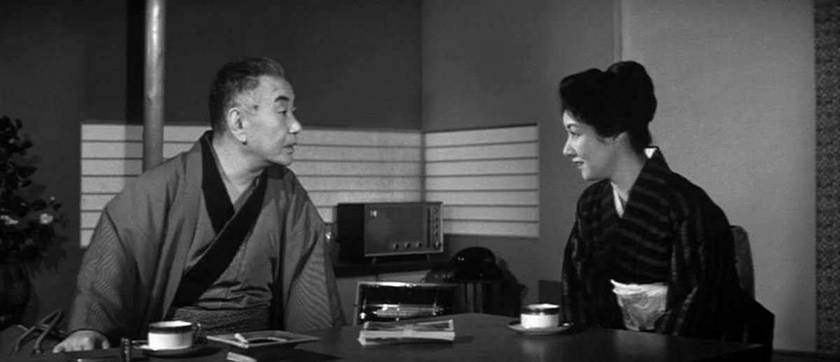 Photo du film When a Woman Ascends the Stairs