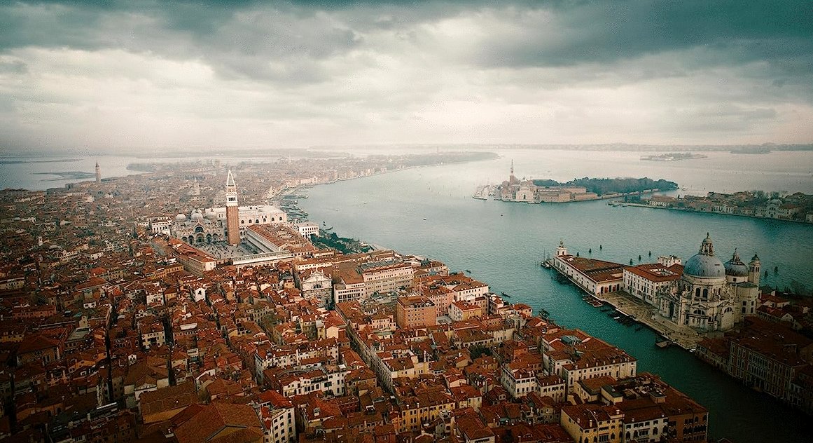 Photo from the movie Mystère à Venise [2023]