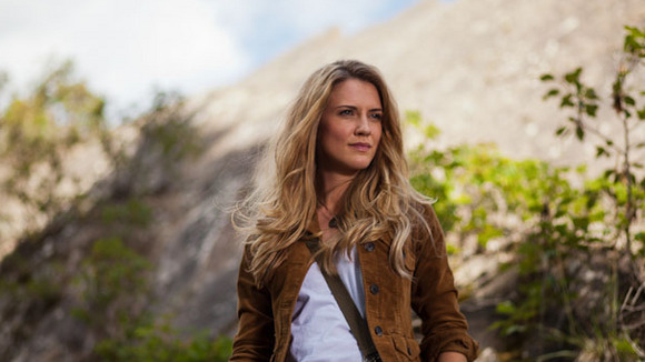 Photo from the movie The Right Kind of Wrong