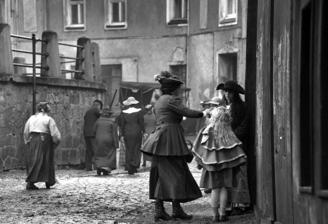 Photo du film The Girl with the Needle