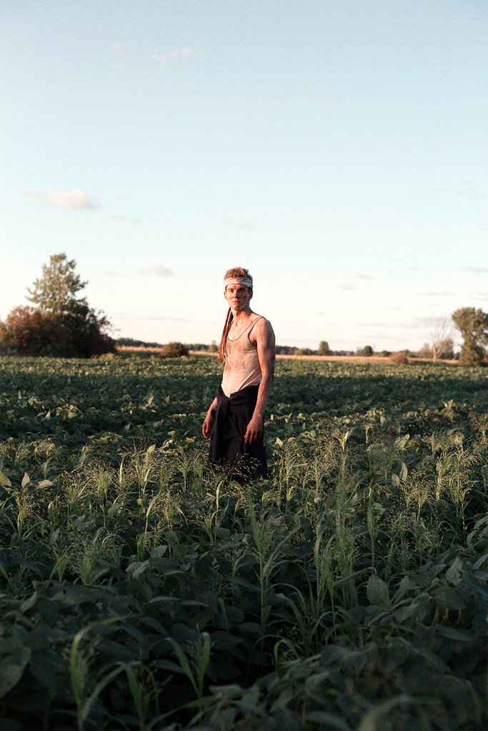 Photo from the movie When Love Digs A Hole