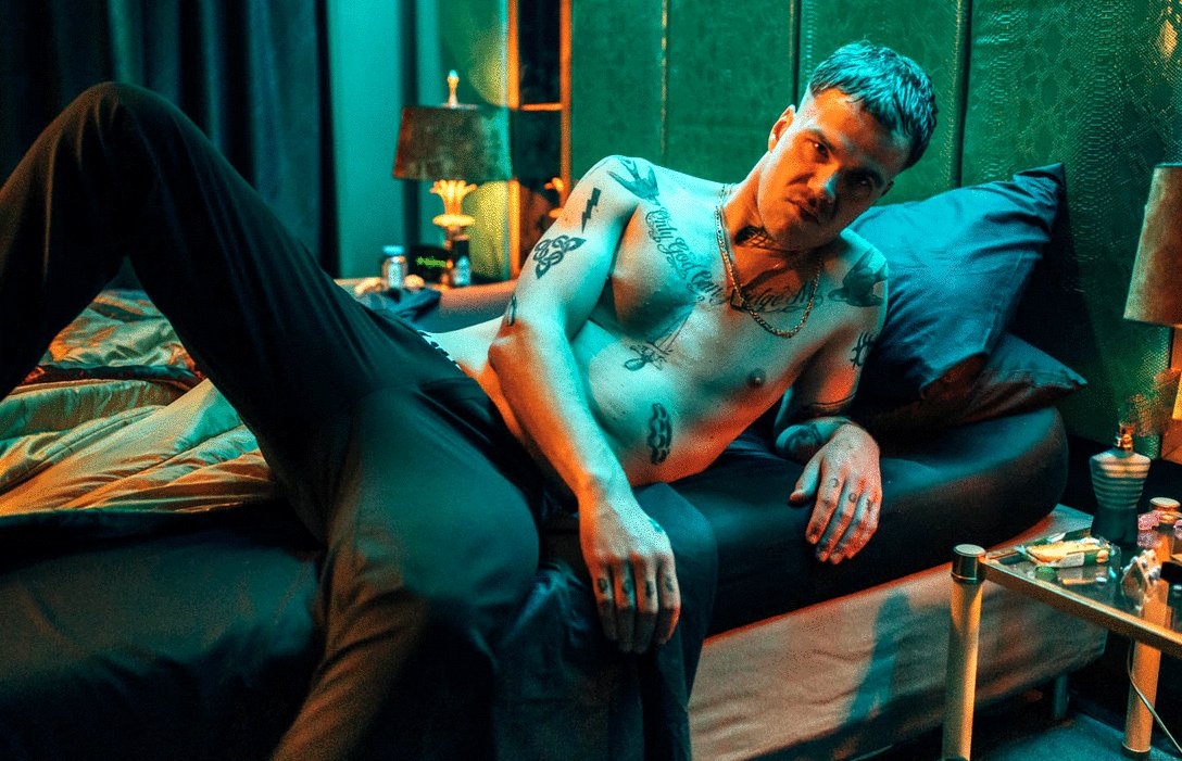 Photo from the movie Dealer