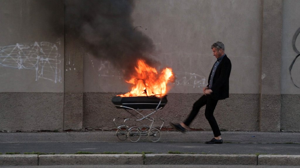 Photo du film Maurizio Cattelan: Be Right Back [2016]
