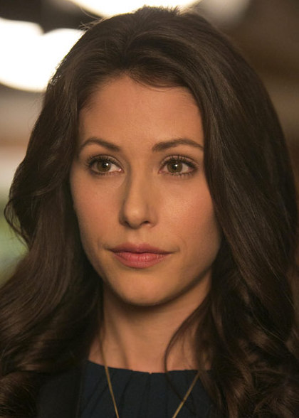 Amanda Crew