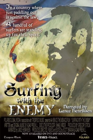 L'affiche du film Surfing with the Enemy