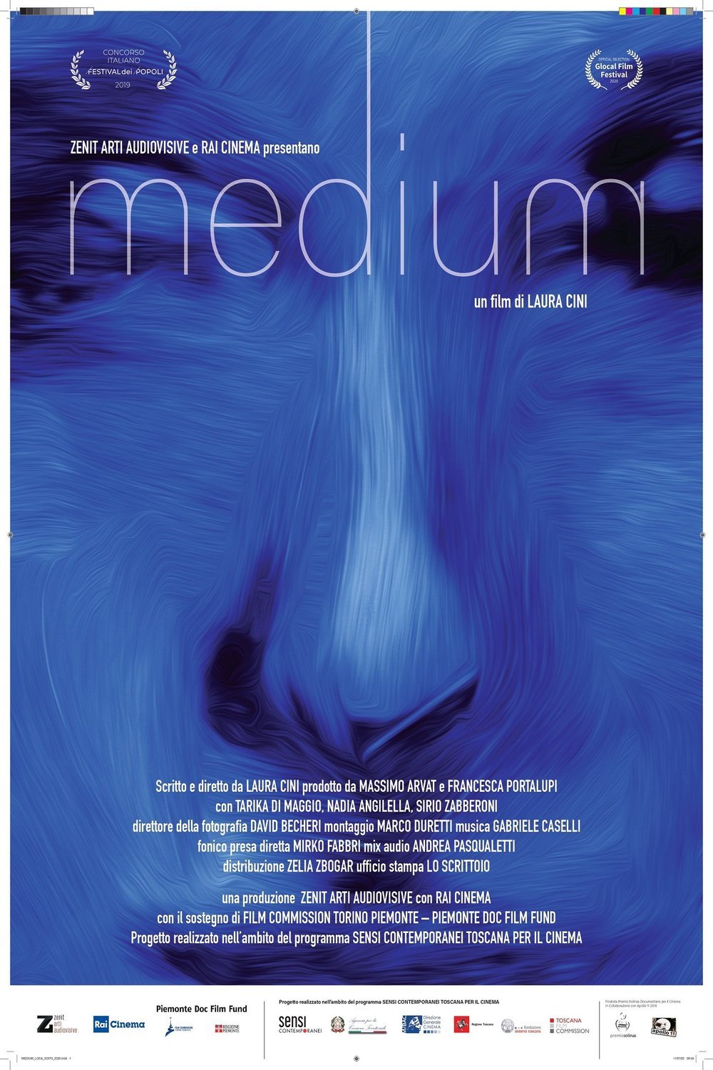 Italian poster of the movie Medium