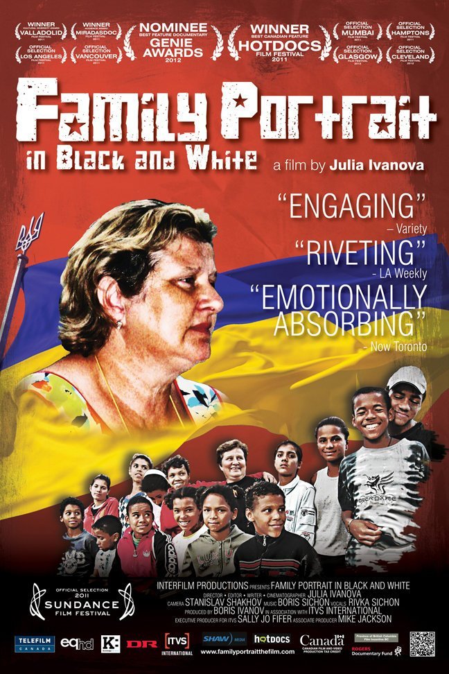 Poster of the movie Family Portrait in Black and White [2011]