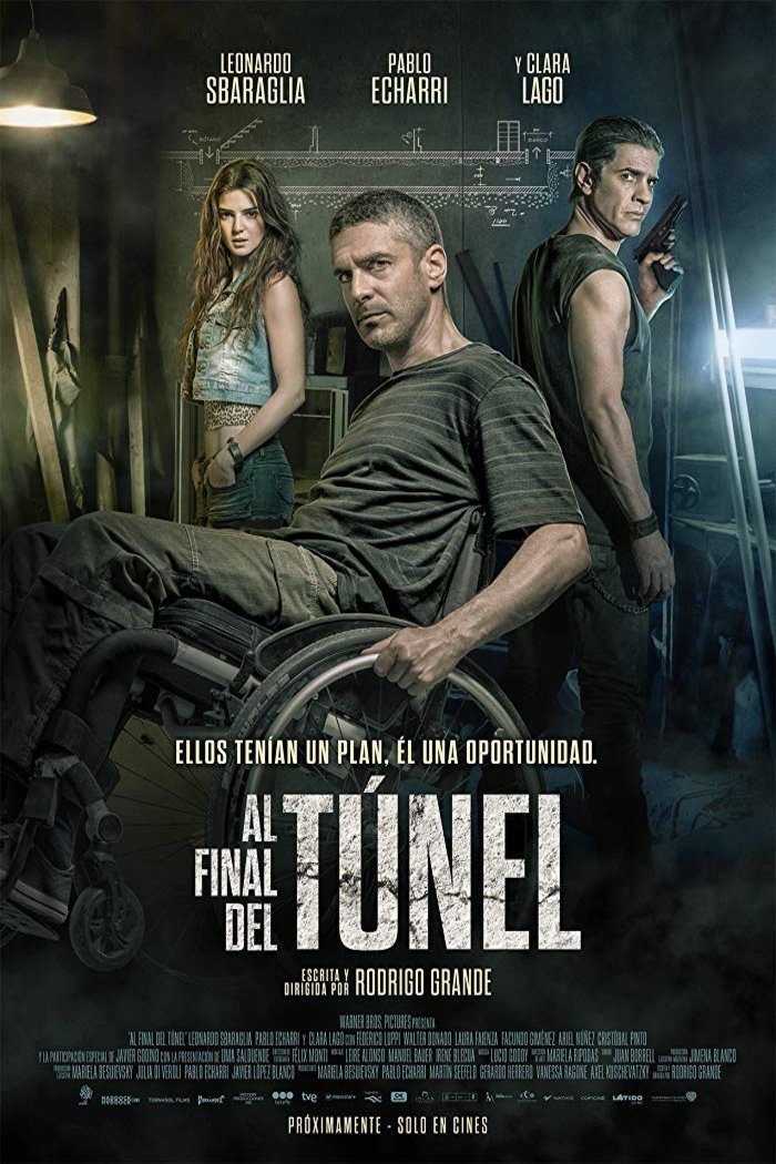 Spanish poster of the movie At the End of the Tunnel